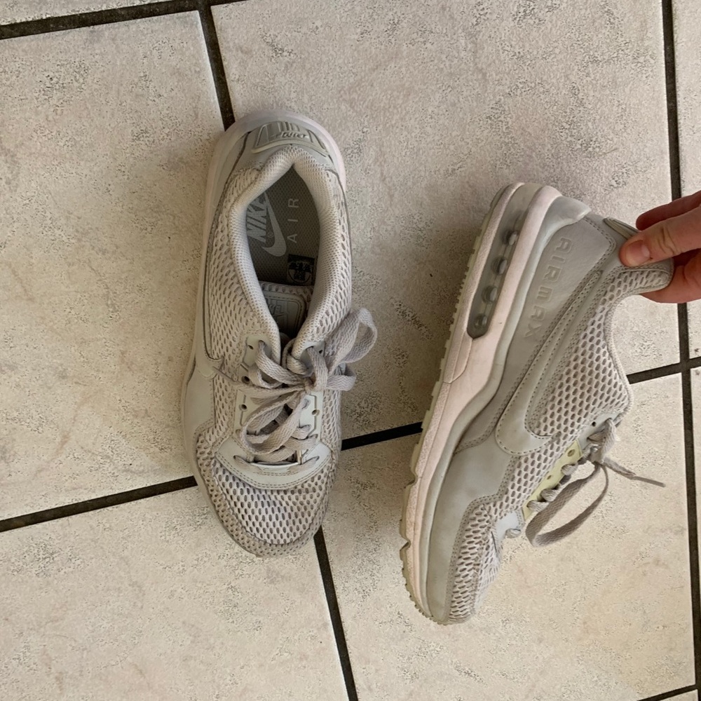 Gray Nike men’s air maxes